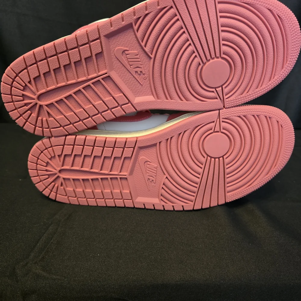 Jordan 1 Women's Mid 'Guava Ice' - Picture 11 of 11